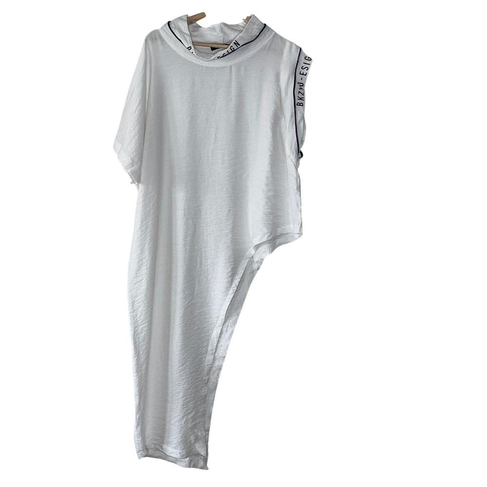 Bukezy Top  Zipper‎ Detail Short Sleeves and Asymmetrical Design Size M